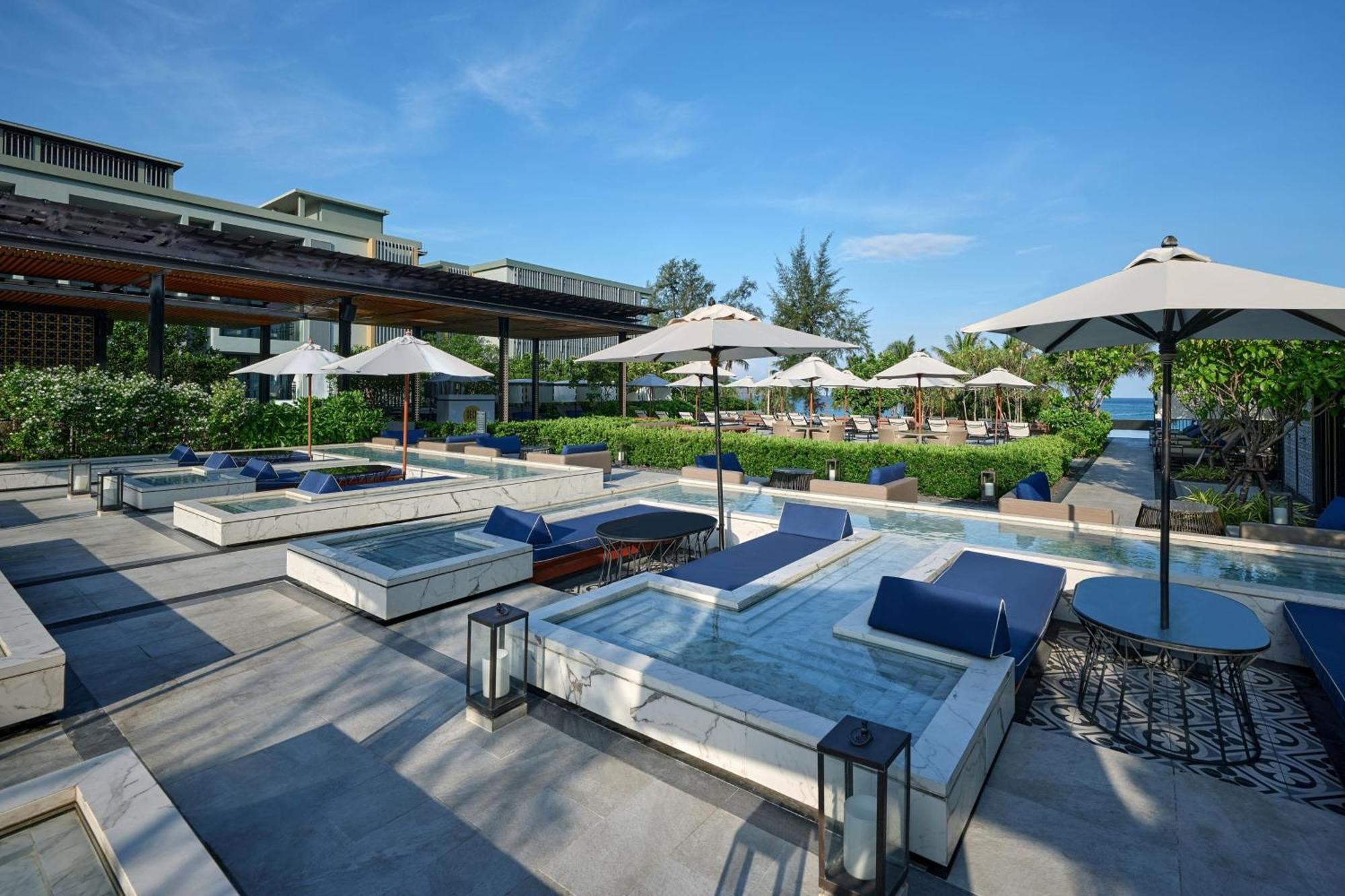 Four Points By Sheraton Phuket Patong Beach Resort Buitenkant foto