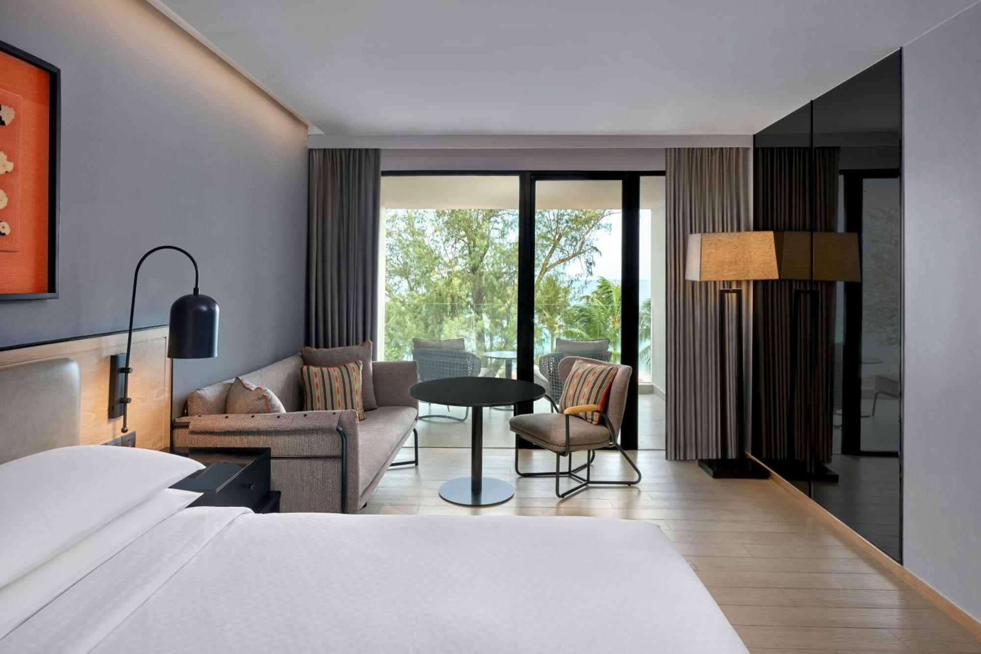 Four Points By Sheraton Phuket Patong Beach Resort Buitenkant foto