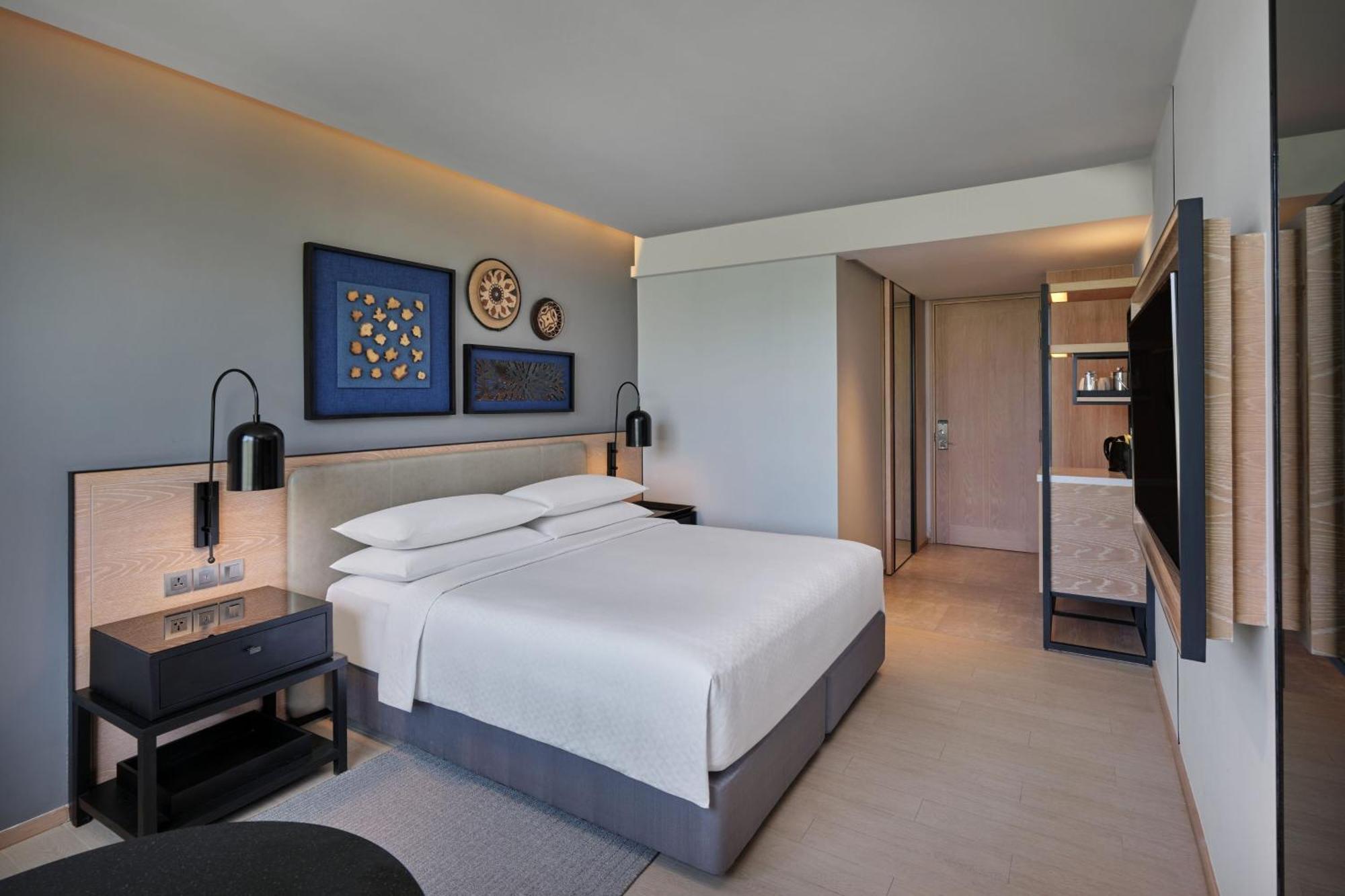 Four Points By Sheraton Phuket Patong Beach Resort Buitenkant foto